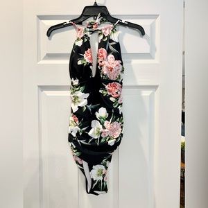 CUPSHE one piece floral swimsuit-Size L